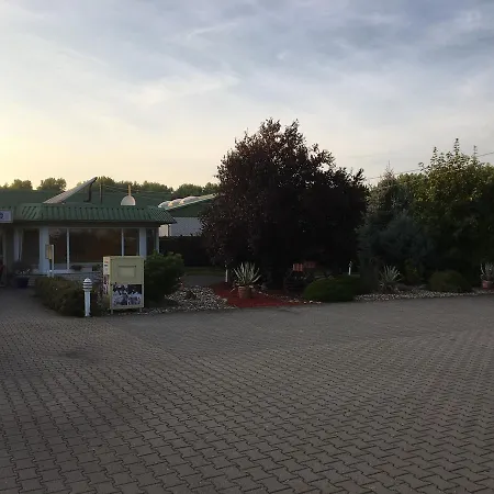 Sport Und Freizeitzentrum Gansefurth فندق Hecklingen (Salzlandkreis)